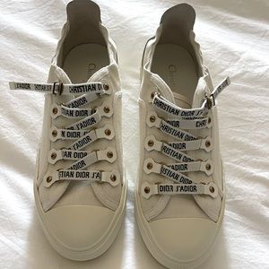 Christian Dior- WALK'N'DIOR SNEAKER
White Cotton Canvas size 39